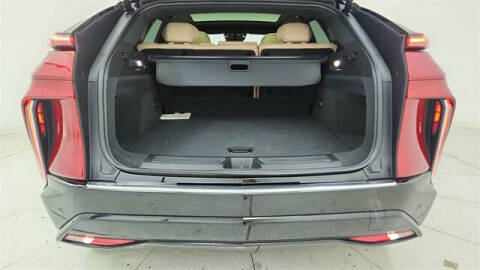 2025 Cadillac LYRIQ Luxury 3