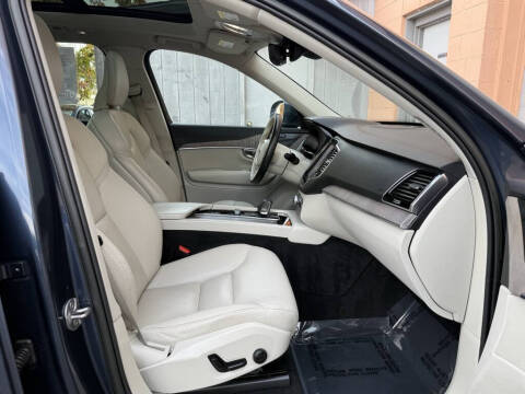 2023 Volvo XC90 B5 Plus Bright Theme