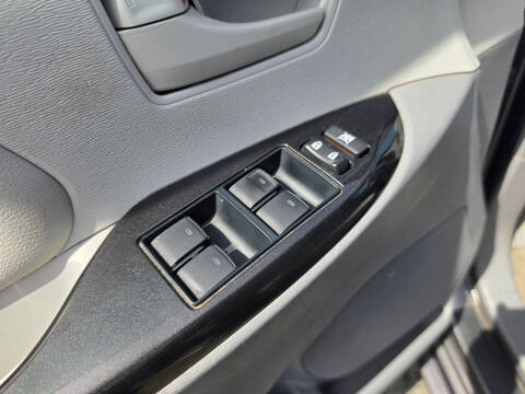 2013 Toyota Sienna LE 8-Passenger