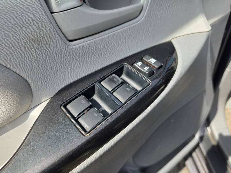 2013 Toyota Sienna LE 8-Passenger