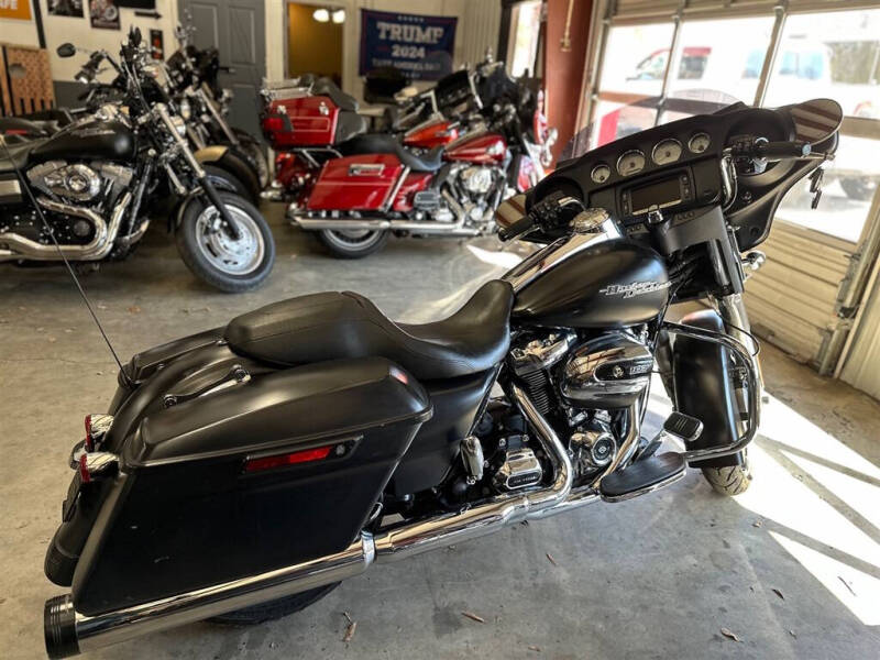 2017 Harley-Davidson FLHXS - for sale at Dark Horse Motorcycles in Gaffney SC