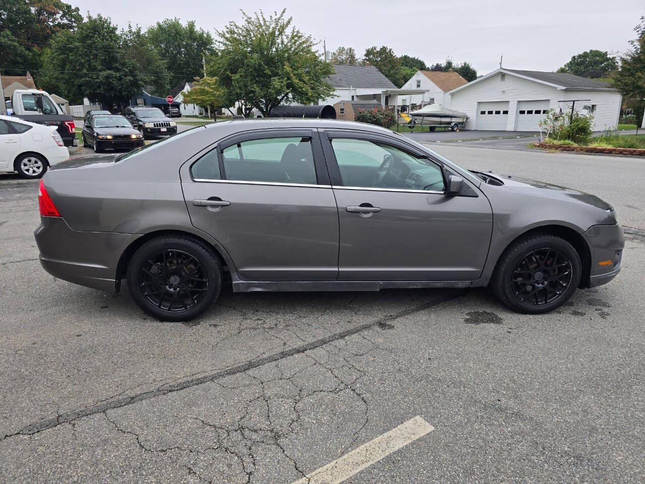 2011 Ford Fusion for sale at QUEENSGATE AUTO SALES in York, PA