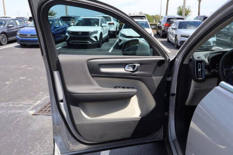 2023 Volvo XC40 B5 Plus Bright Theme