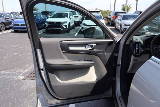 2023 Volvo XC40 B5 Plus Bright Theme