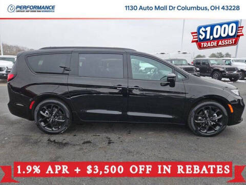2026 Chrysler Pacifica Select