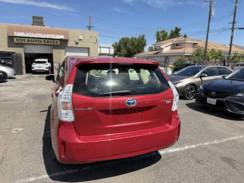 2014 Toyota Prius v Three