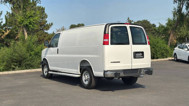 2025 Chevrolet Express 2500
