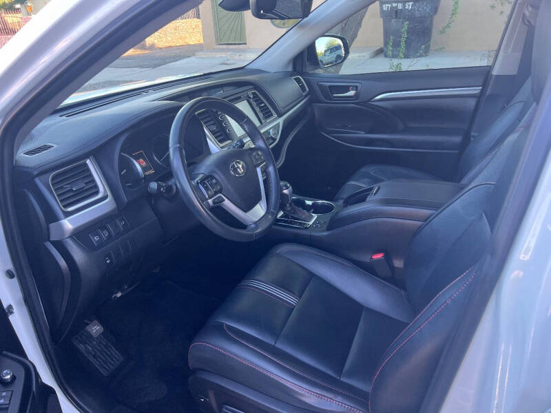 2019 Toyota Highlander SE