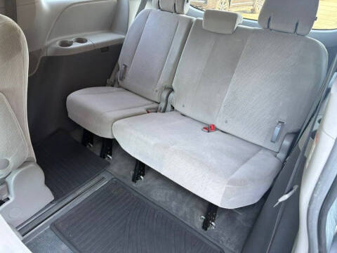 2016 Toyota Sienna LE 8-Passenger