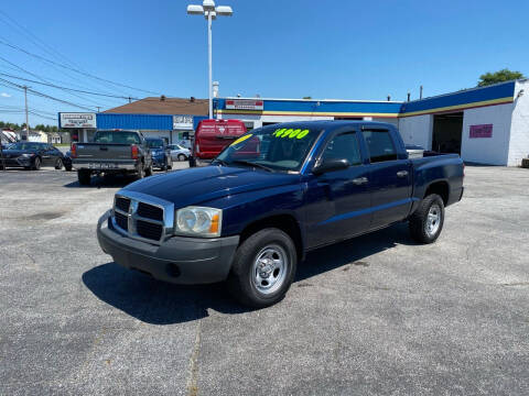 2006 Dodge Dakota for sale at Burkholder Motors in Middletown DE