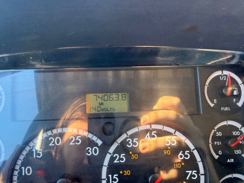 2006 Freightliner M2 106