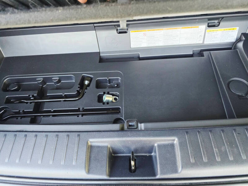 2020 Toyota Highlander LE