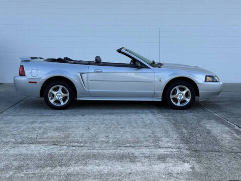 2003 Ford Mustang Deluxe