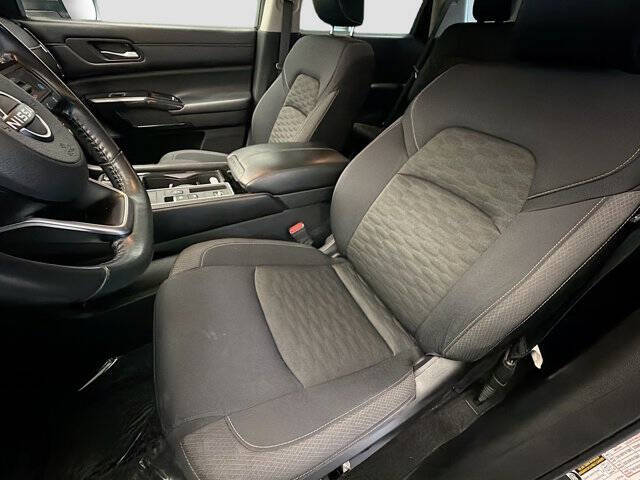 2022 Nissan Pathfinder SV