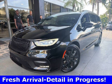 2023 Chrysler Pacifica Touring L