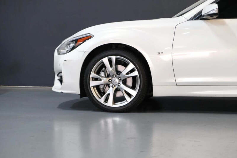 2015 Infiniti Q70 3.7
