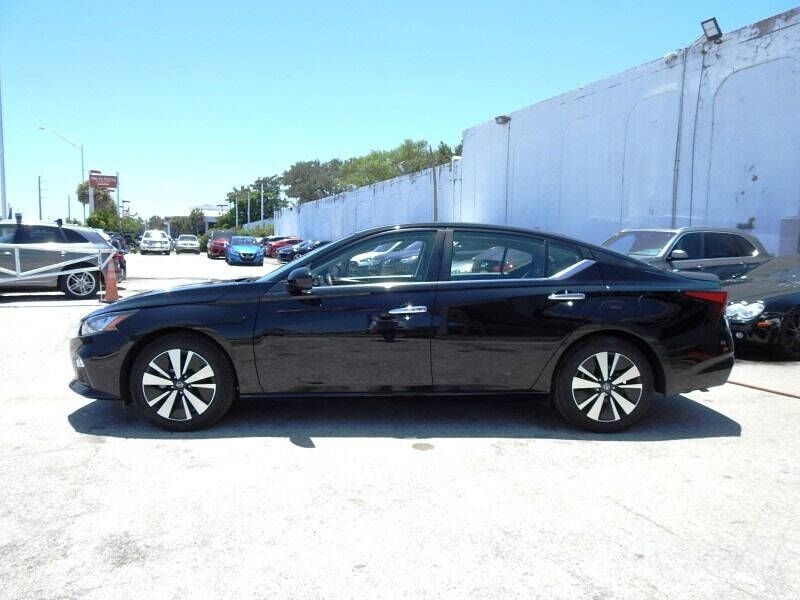 2022 Nissan Altima Sedan - $21,900