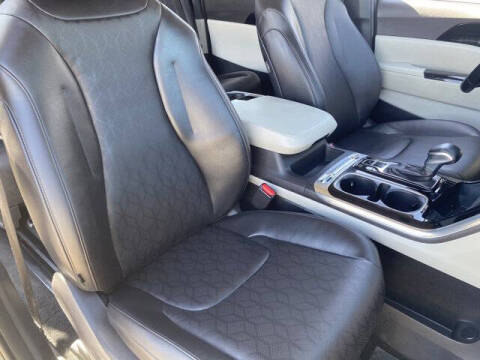 2024 Kia Carnival SX