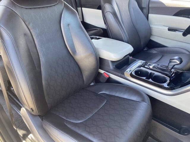 2024 Kia Carnival SX