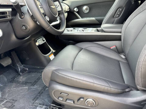 2025 Genesis GV60 Standard