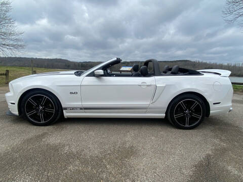 2013 Ford Mustang for sale at Monroe Auto's, LLC in Parsons TN