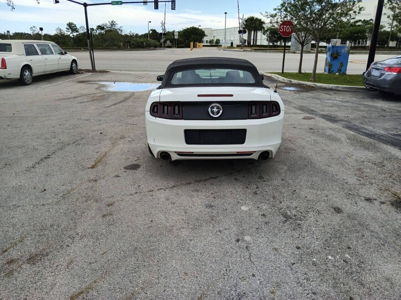 2013 FORD Mustang Convertible - $7,450