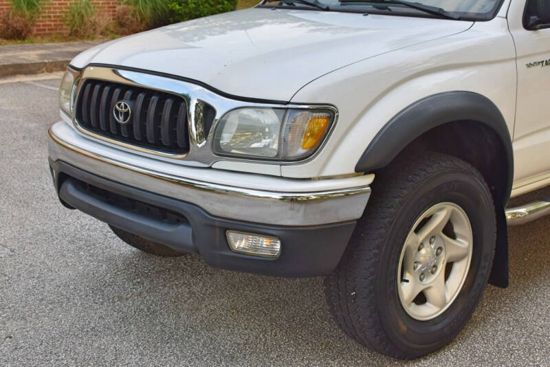 2003 Toyota Tacoma Base photo 17