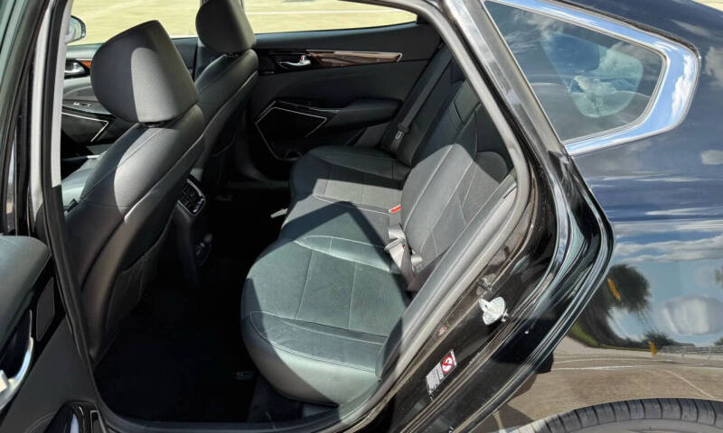 2017 Kia Cadenza Premium