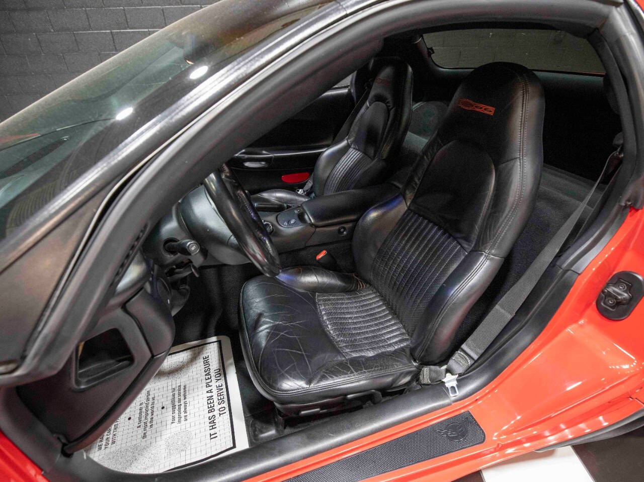 2004 Chevrolet Corvette 41