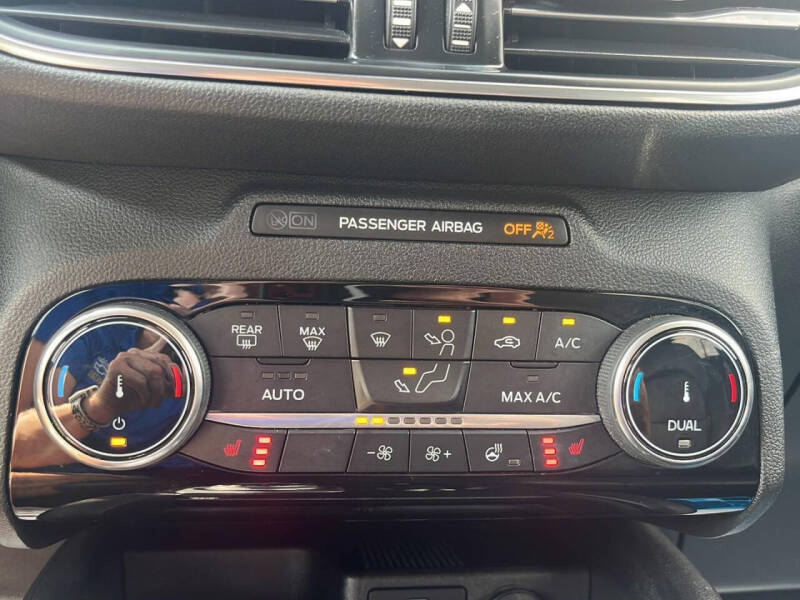 2022 Ford Escape Titanium