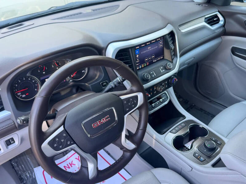 2023 GMC Acadia SLT