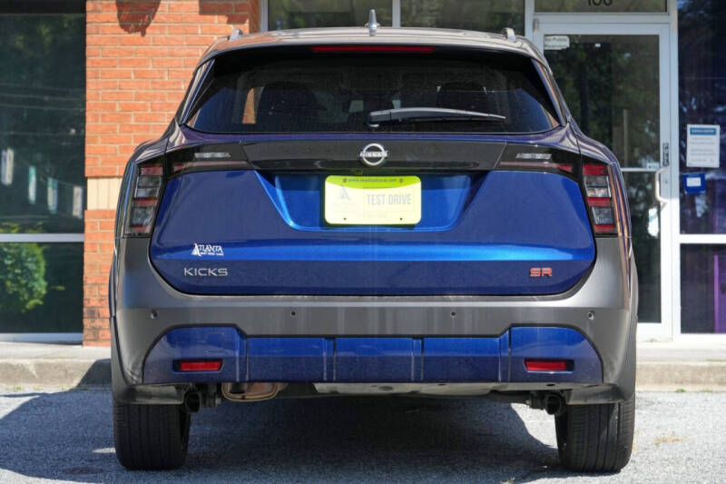 2025 Nissan Kicks SR