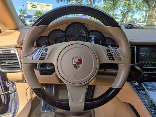 2015 Porsche Panamera 4