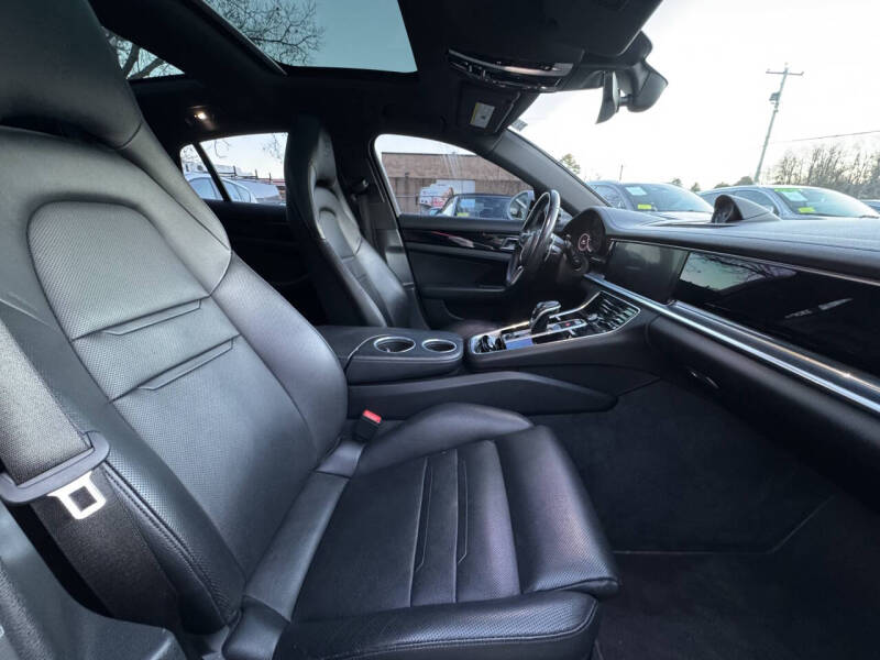 2017 Porsche Panamera 4