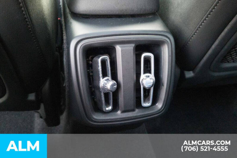 2022 Volvo XC40 T5 R-Design