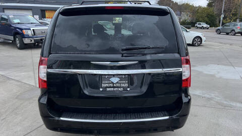 2016 Chrysler Town and Country Touring-L