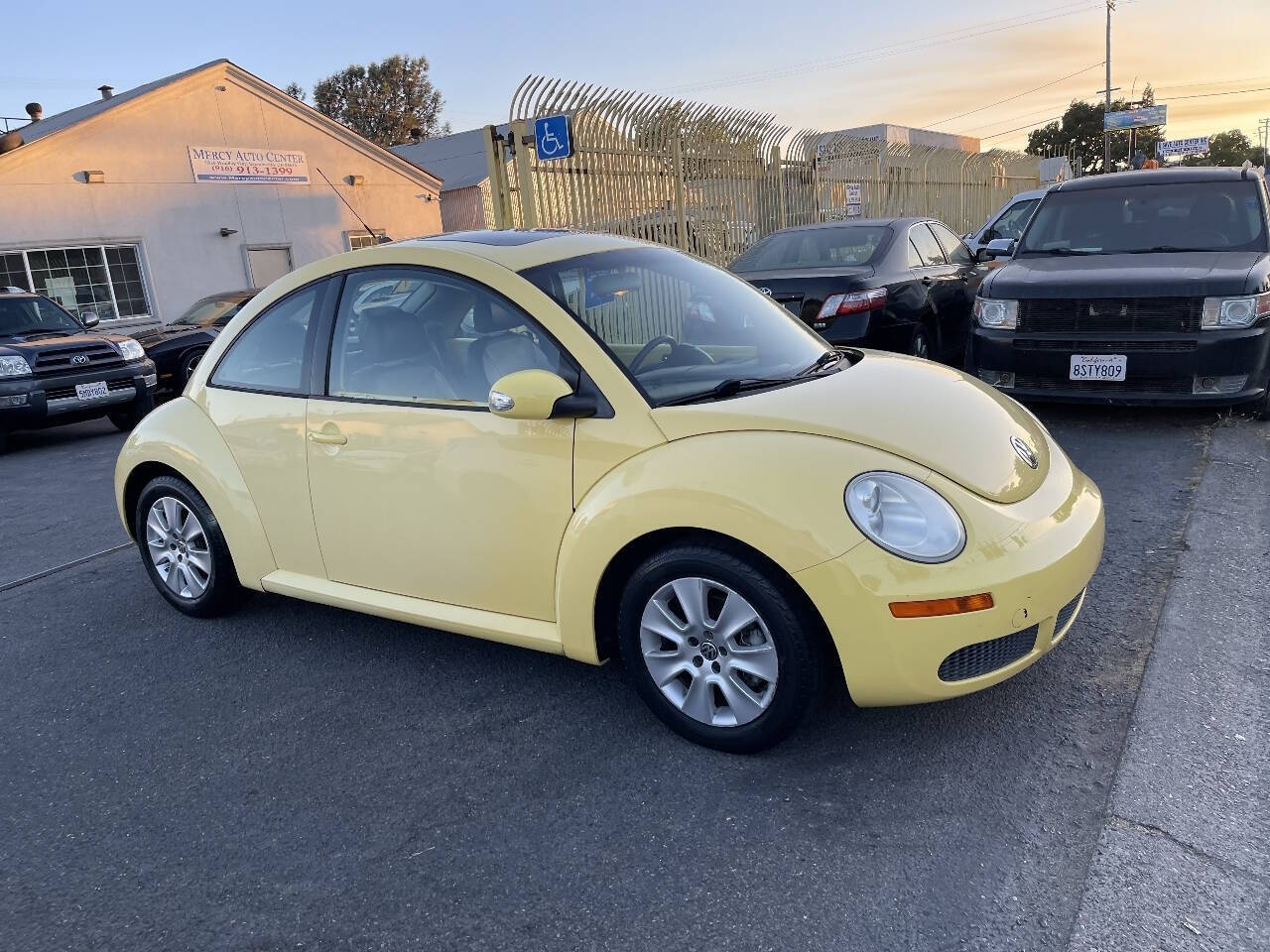 Sunflower Yellow 2009 Volkswagen Beetle Hatchback  6-Speed Automatic