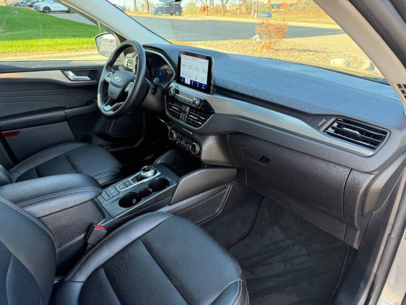 2022 Ford Escape Titanium