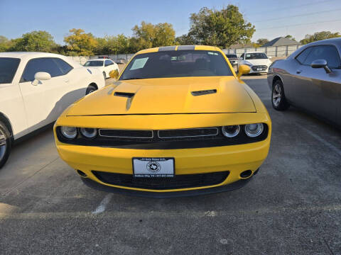 2017 Dodge Challenger SXT Plus