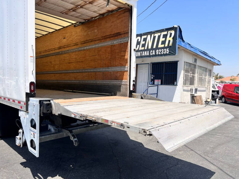 2017 Freightliner M2 106