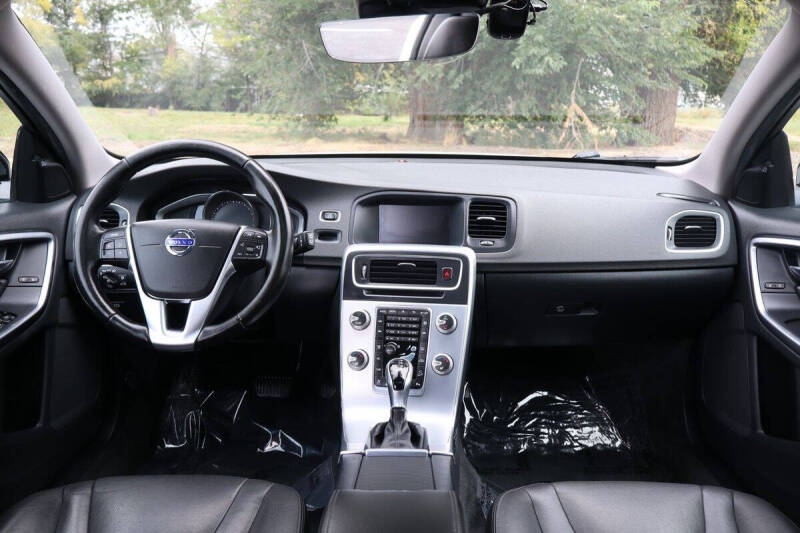 2018 Volvo V60 Cross Country T5 Premier