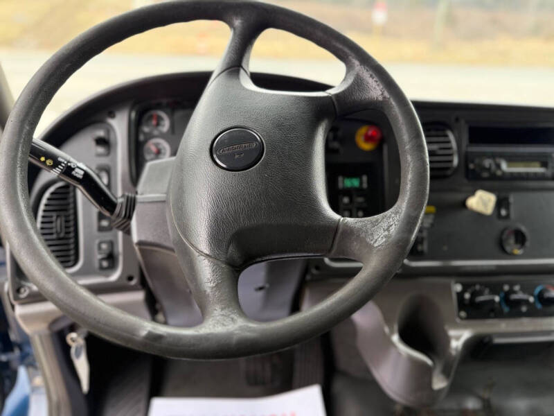 2008 Freightliner M2 106