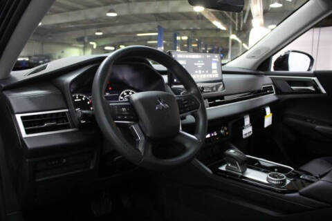 2026 Mitsubishi Outlander ES