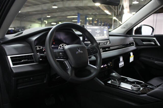 2026 Mitsubishi Outlander ES