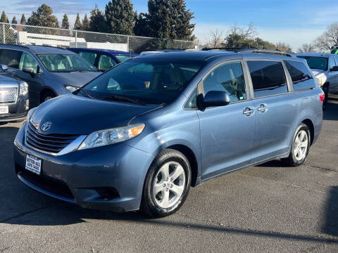 2015 Toyota Sienna LE 7-Passenger Auto Access Seat