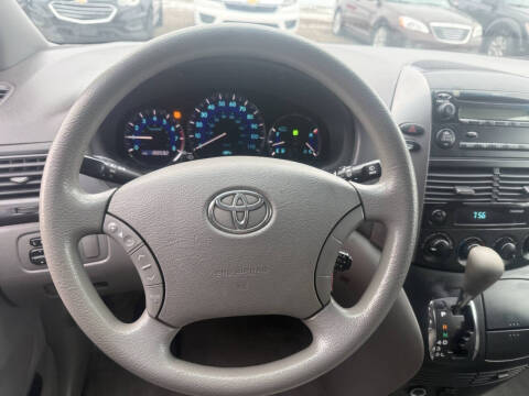 2009 Toyota Sienna LE 7-Passenger