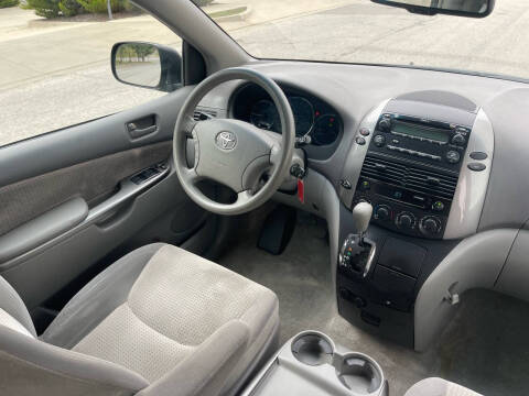 2007 Toyota Sienna LE 8-Passenger