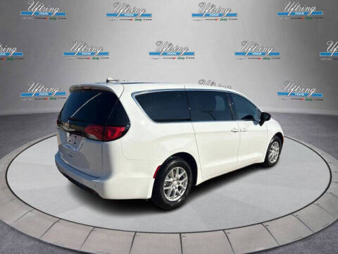 2026 Chrysler Voyager LX