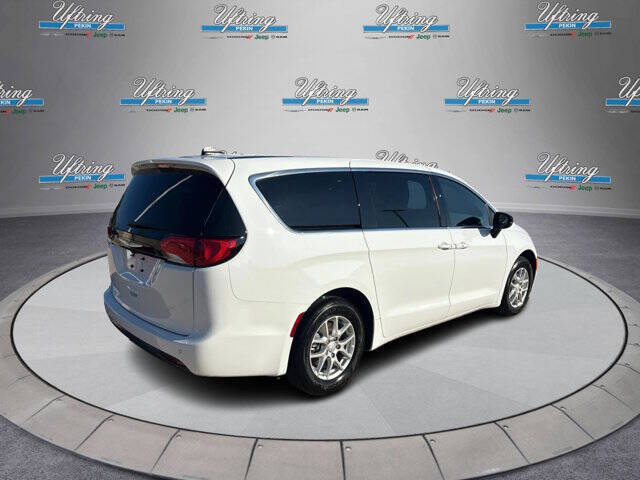 2026 Chrysler Voyager LX