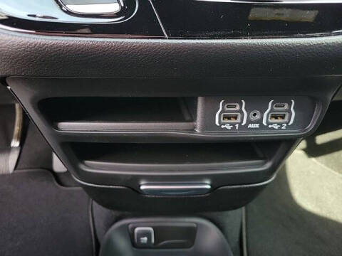 2025 Chrysler Voyager LX